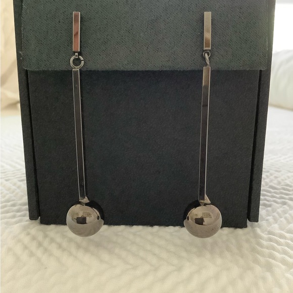 Dangler Earrings and Long Chain Set - Picture 3 of 9